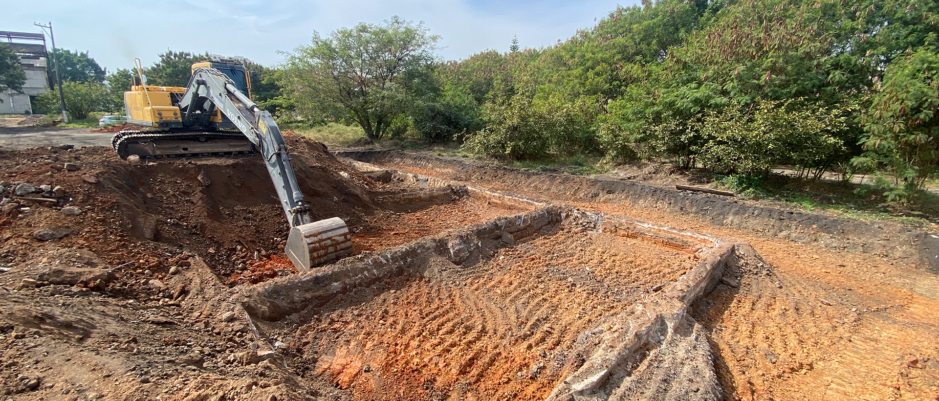 Construção industrial em andamento